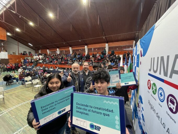 JUNAEB entregó en Villarrica cerca de 500 computadores a través de BECAS TIC