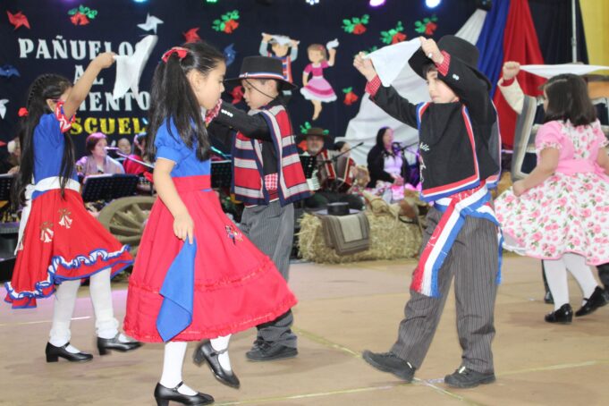Escuela Cinco de Gorbea celebra su tradicional cuecada «Pañuelos al Viento 2024»
