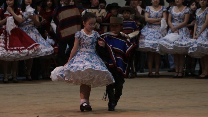 Con la participación masiva de la comunidad, comenzó el programa de fiestas patrias en Freire