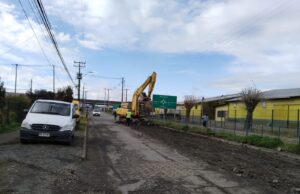 En un 35% de avance se encontrarían las obras de pavimentación de la calle Camino Toltén en Pitrufquén