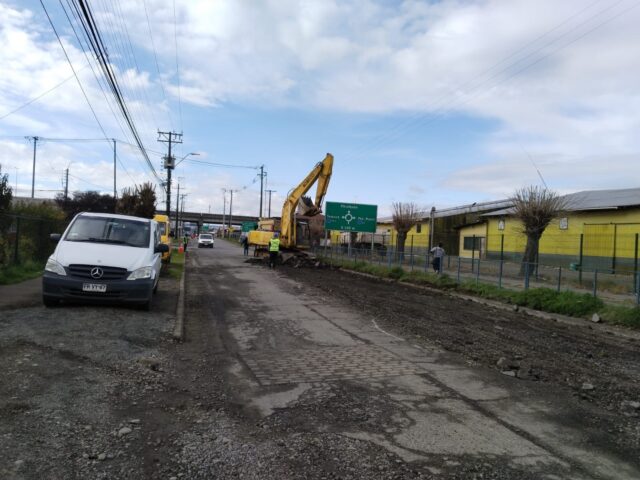 En un 35% de avance se encontrarían las obras de pavimentación de la calle Camino Toltén en Pitrufquén