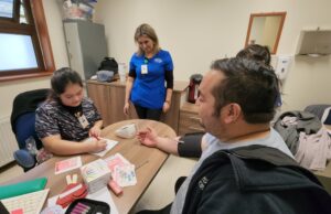 CESFAM de Pitrufquén abrió sus puertas a niños y niñas con lúdica actividad para cerrar el mes de la niñez
