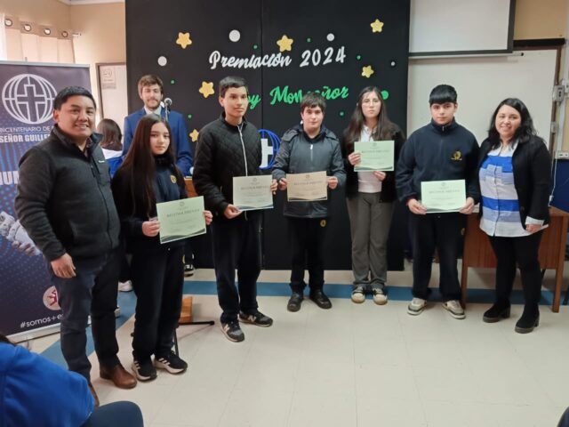 Premiación en el Liceo Bicentenario Monseñor Guillermo Hartl: Celebrando el compromiso y los valores de sus estudiantes