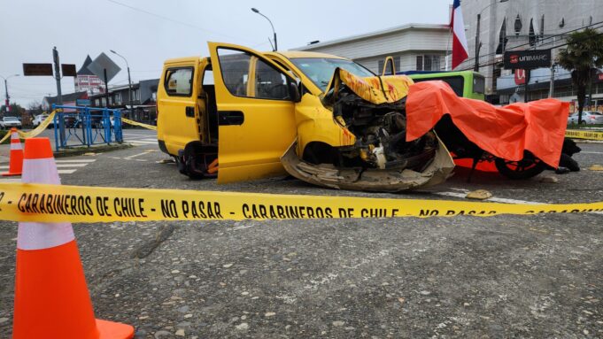 Con impactante simulacro de colisión vehicular buscan prevenir accidentes de tránsito en fiestas patrias en Pitrufquén