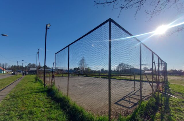 Anuncian mejoramiento de multicancha del sector el alto de Pitrufquén