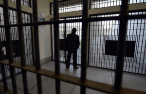 Interno se fuga desde la cárcel de Collipulli: se escondió en un contenedor de basura