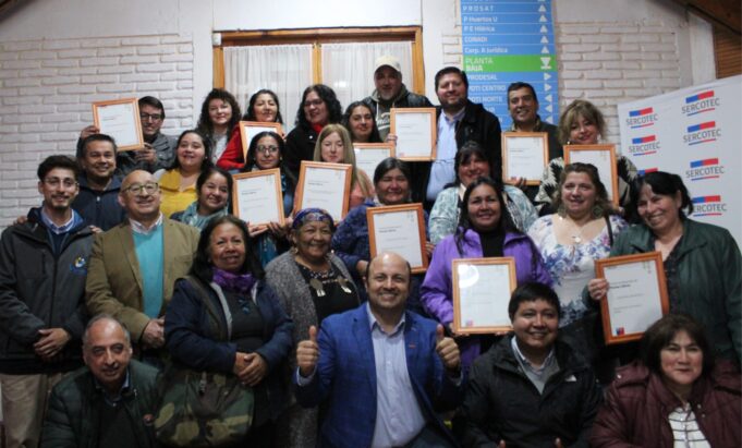 Feriantes de Freire y Pitrufquén fortalecen su trabajo a través de programa de Sercotec