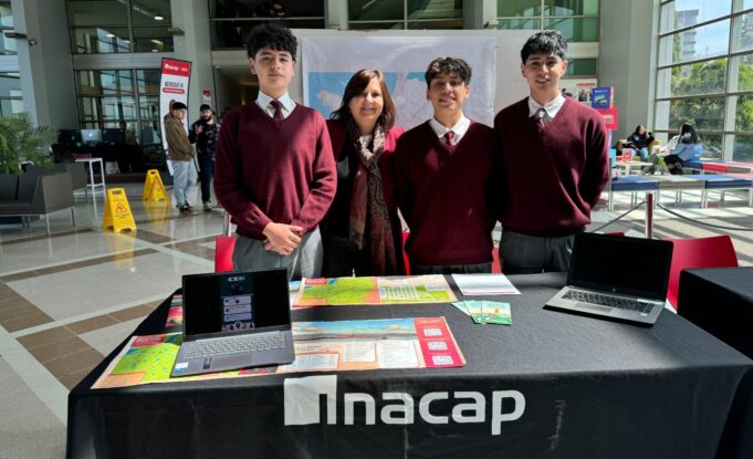 Estudiantes del liceo Bicentenario De Hotelería y Turismo de Pucón obtuvieron primer lugar en concurso regional con innovador proyecto tecnológico