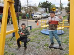 Con trabajo de vecinos voluntarios, inauguran nueva plaza con juegos infantiles en villa Dagoberto Cid de Gorbea