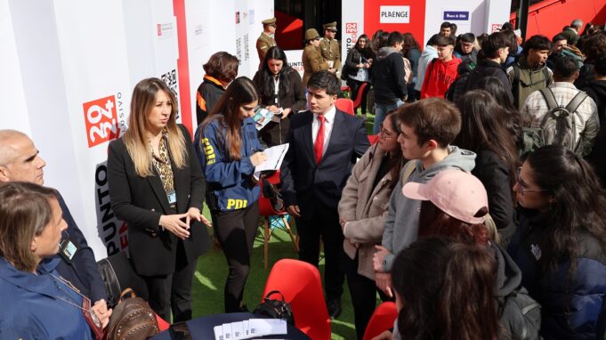 Temuco: exitosa feria laboral “Punto Empleo” en la Sede Temuco de la U. Autónoma de Chile