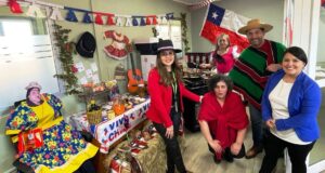 Funcionarios de educación en Villarrica celebran Fiestas Patrias y valoran reconocimiento a su labor