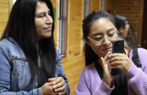 Mujeres Cuidadoras acceden a teléfonos móviles gracias al Fondo de Igualdad