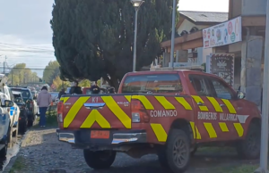 Encuentran a dos personas muertas tras aviso de incendio en Villarrica; además, tres vehículos siniestrado