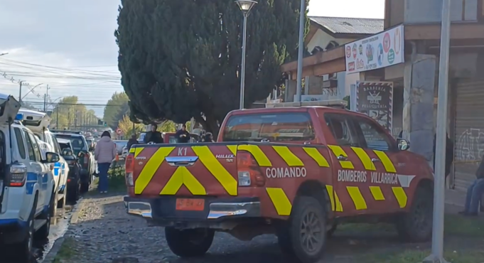 Encuentran a dos personas muertas tras aviso de incendio en Villarrica; además, tres vehículos siniestrado