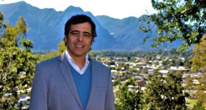 Sebastián Álvarez lidera las preferencias en Pucón y se consolida como el mejor candidato a la alcaldía