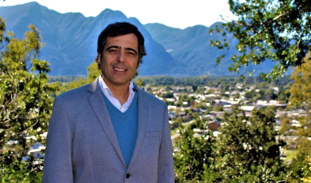 Sebastián Álvarez lidera las preferencias en Pucón y se consolida como el mejor candidato a la alcaldía