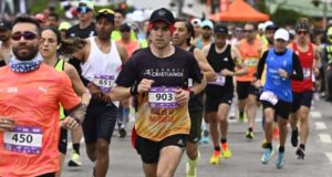 El atleta de Pitrufquén Álvaro Cid Escudero, supera desafíos y logra su mejor marca personal en la maratón de Viña del Mar