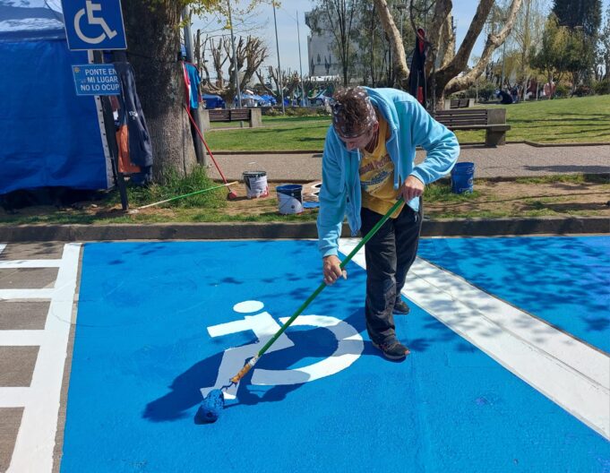 Municipio de Pitrufquén habilita nuevos espacios para estacionamientos de personas en situación de discapacidad