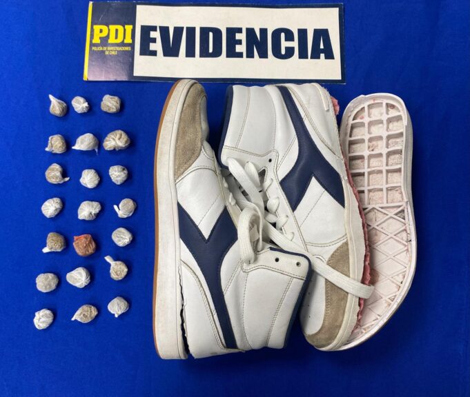 Mujer es detenida por microtráfico: intentó ingresar droga a la cárcel de la Lautaro en la suela de zapatillas