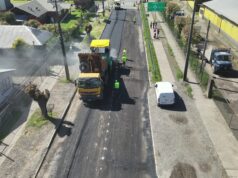 Inician trabajos de asfalto de la Calle Camino Toltén en Pitrufquén: demanda que por años levantaron los habitantes del sector