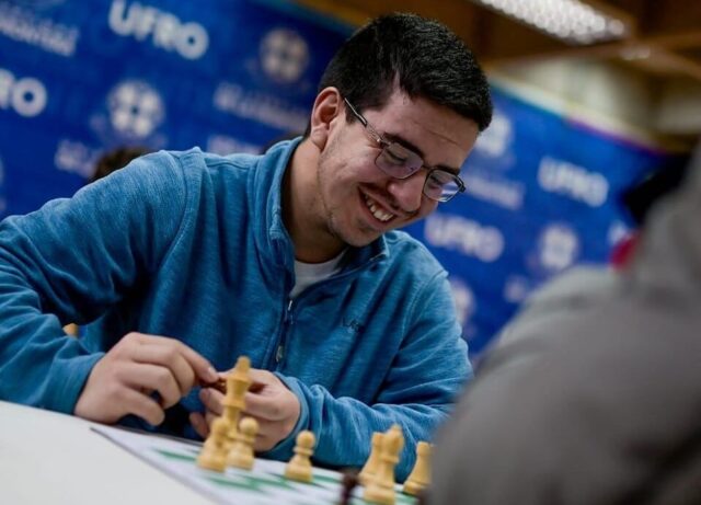 Erwin Vecchi, compitiendo en lo alto y enseñando ajedrez con pasión en Pitrufquén