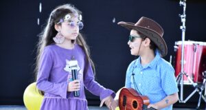 Estudiantes de La Escuela Cinco de Gorbea celebran los 118 años de su establecimiento con show de talento artístico