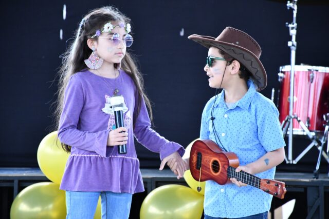 Estudiantes de La Escuela Cinco de Gorbea celebran los 118 años de su establecimiento con show de talento artístico