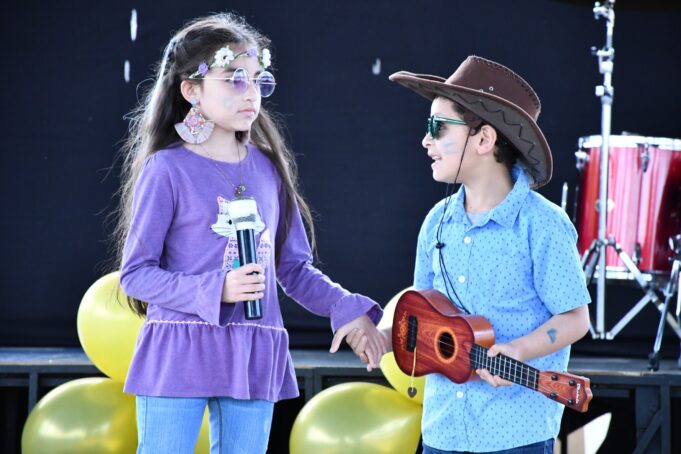 Estudiantes de La Escuela Cinco de Gorbea celebran los 118 años de su establecimiento con show de talento artístico
