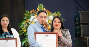 Estudiantes del Liceo Bicentenario Andrés Antonio Gorbea recibieron su título de nivel medio