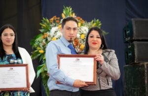 Estudiantes del Liceo Bicentenario Andrés Antonio Gorbea recibieron su título de nivel medio