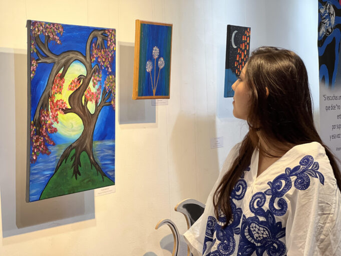 Jóvenes de Centro de Tratamiento de La Araucanía inauguran exposición de arte