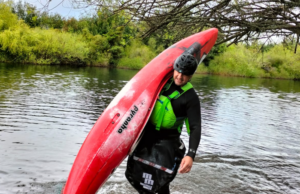 Carlos Lagos Bustamante: Un apasionado del kayak y la naturaleza de Pitrufquén