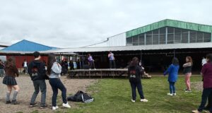 Estudiantes del Liceo “Monseñor” de Pitrufquén participan en animadas actividades para recaudar fondos para la Teletón