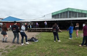 Estudiantes del Liceo “Monseñor” de Pitrufquén participan en animadas actividades para recaudar fondos para la Teletón
