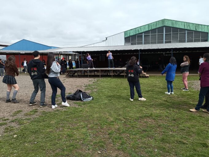 Estudiantes del Liceo “Monseñor” de Pitrufquén participan en animadas actividades para recaudar fondos para la Teletón