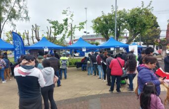 Feria laboral y vocacional de la OMIL de Pitrufquén tuvo una masiva concurrencia, evidenciando el aumento de desempleo