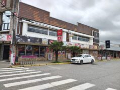 Mujer habría utilizado estrategia para sustraer billetera y realizar compras con tarjeta de débito en Freire