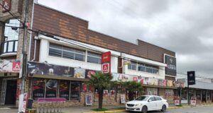 Mujer habría utilizado estrategia para sustraer billetera y realizar compras con tarjeta de débito en Freire