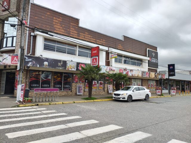 Mujer habría utilizado estrategia para sustraer billetera y realizar compras con tarjeta de débito en Freire