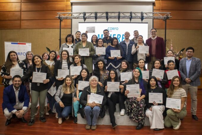 Con emotiva ceremonia de cierre, Corfo e IpChile finalizan programa de apoyo al emprendimiento femenino