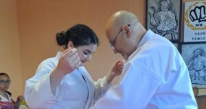Fernanda González Campos: de bailarina de ballet a karateca representando a su escuela de artes marciales de la comuna de Freire