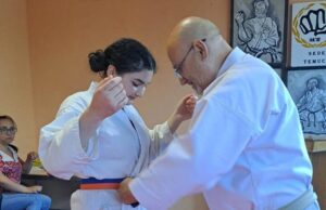 Fernanda González Campos: de bailarina de ballet a karateca representando a su escuela de artes marciales de la comuna de Freire