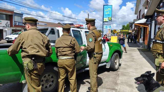 Pitrufquén se une contra la delincuencia: simulacro de robo con intimidación en la perfumería Dufty