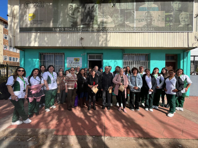 Estudiantes de Técnico Farmacia de Santo Tomás Temuco promueven el uso de hierbas medicinales en Padre Las Casas