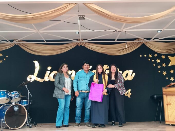 Estudiantes de la escuela artística Nuevo Horizonte de Pitrufquén se licencian de octavo básico