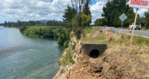 En Pitrufquén vecinos del sector de Comuy y alrededores esperan que la Corte de Apelaciones resuelva intervenir socavón de la ruta hacia Toltén