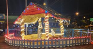 La Plaza Pedro Montt de Pitrufquén se alumbró de luces y colores con la inauguración del Parque Temático de Navidad