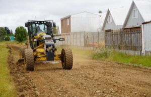 Construyen cortafuegos para evitar propagación de incendios forestales a sectores poblados de Pitrufquén