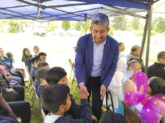 Escuela Quetroco celebra la licenciatura de 8° básico con la presencia del alcalde José Colihuil y concejales