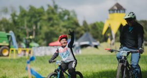 De la diálisis a la competencia: Francisco Mora, el ciclista de Pitrufquén que pedalea junto a su hijo